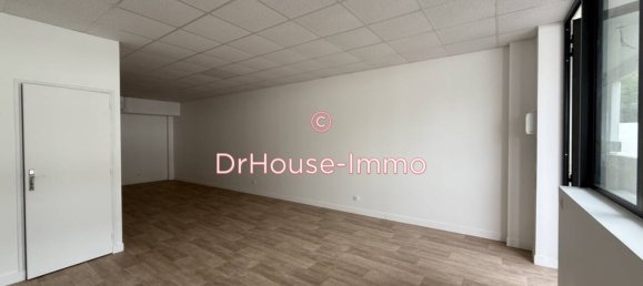 1 room Commercial property in Serris, France No. 289304 2