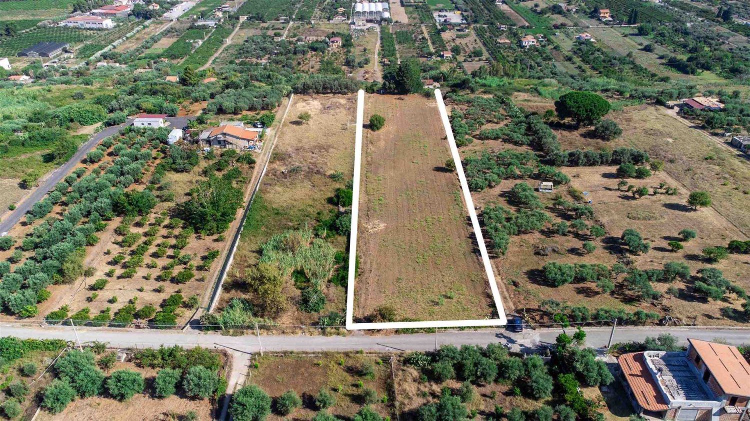 4063m² Land in Campofelice di Roccella, Italy No. 275530