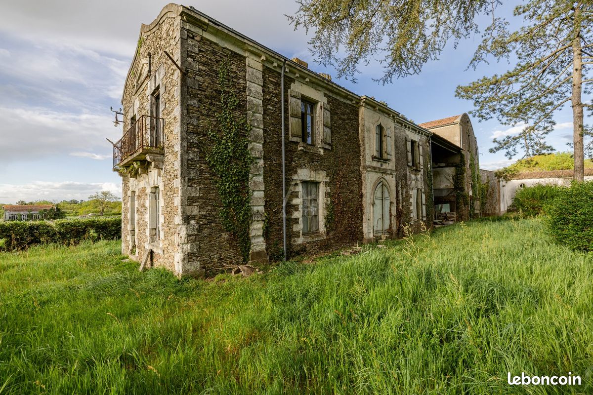 10 bedrooms House in Basse-Goulaine, France No. 338500