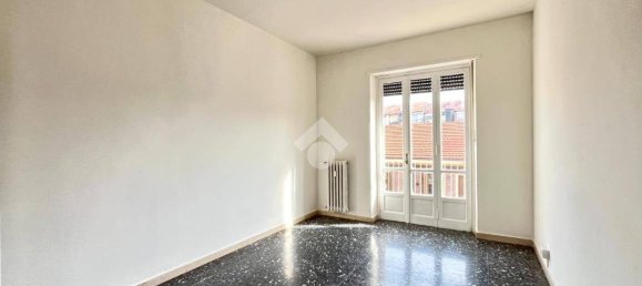 2 bedrooms Apartment in Turin, Italy No. 375332 11