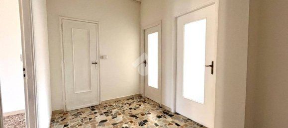 2 bedrooms Apartment in Turin, Italy No. 375332 9