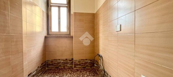 2 bedrooms Apartment in Turin, Italy No. 375332 4
