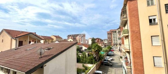 2 bedrooms Apartment in Turin, Italy No. 375332 7