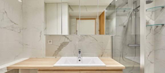 Studio in Paris, France No. 129948 5