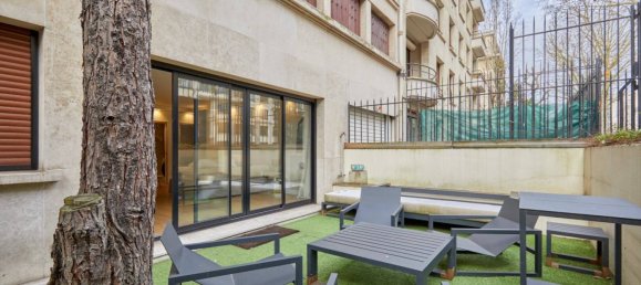 Studio in Paris, France No. 129948 2