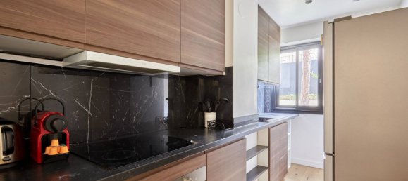 Studio in Paris, France No. 129948 6