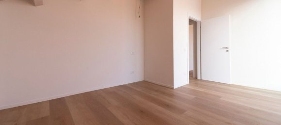 3 rooms Penthouse in Parma, Italy No. 228856 9