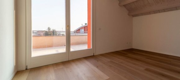 3 rooms Penthouse in Parma, Italy No. 228856 4