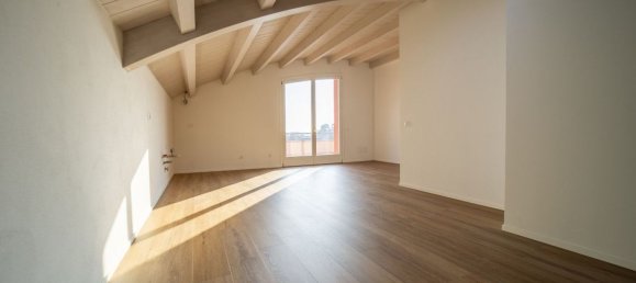 3 rooms Penthouse in Parma, Italy No. 228856 7