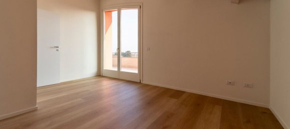 3 rooms Penthouse in Parma, Italy No. 228856 3