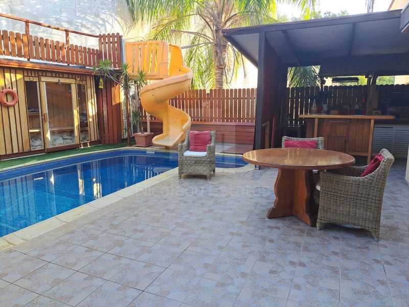 5 bedrooms House in Limassol, Cyprus No. 15819