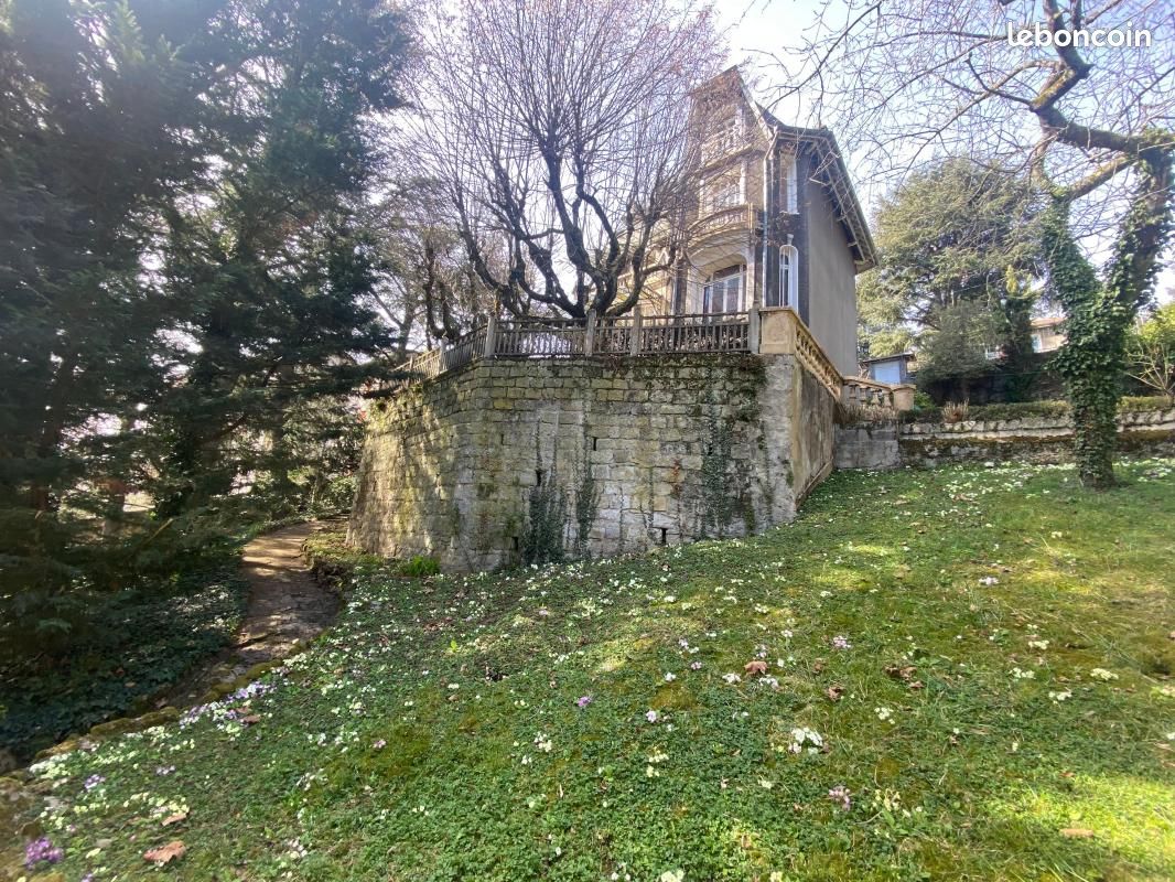 Casa de 6 dormitorios en Saint-Priest-en-Jarez, France No. 339316