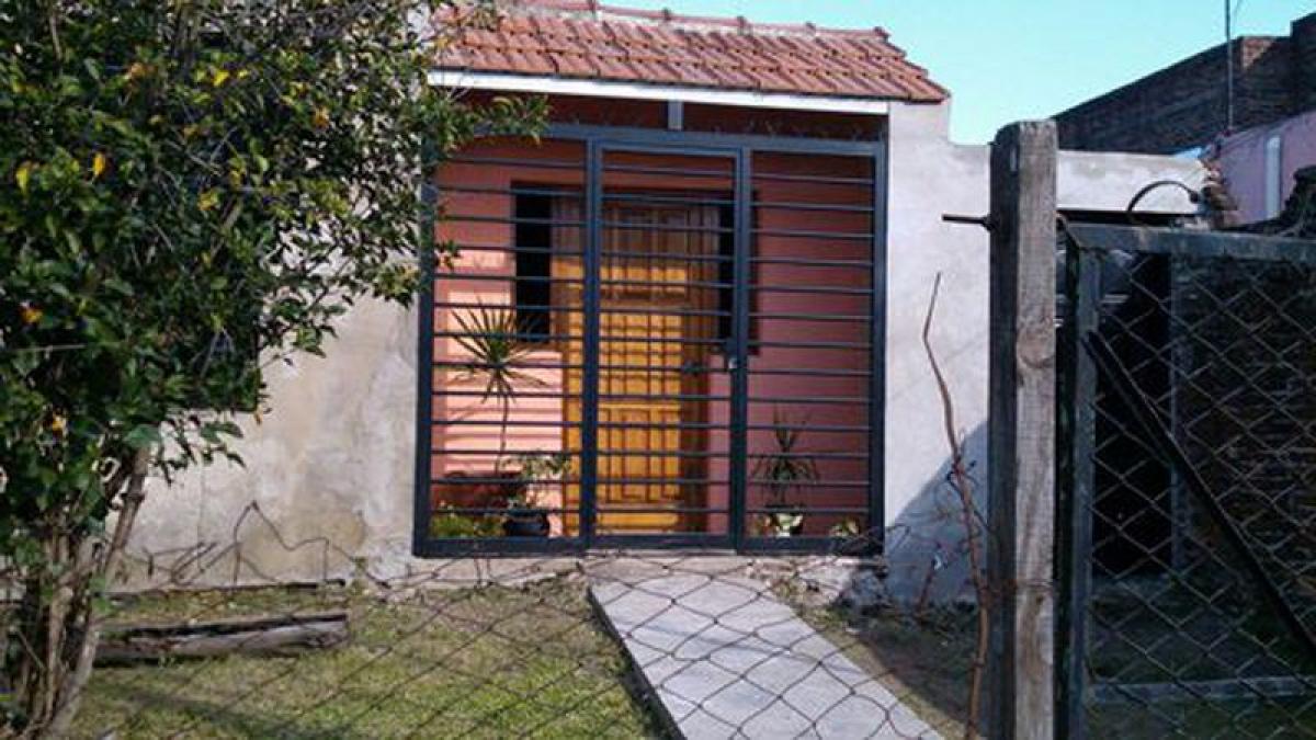 2 bedrooms House in Berazategui, Argentina No. 63895