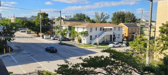 3 dormitorios propiedad comercial en alquiler en Miami, Miami-Dade, Florida, USA № 615354 2