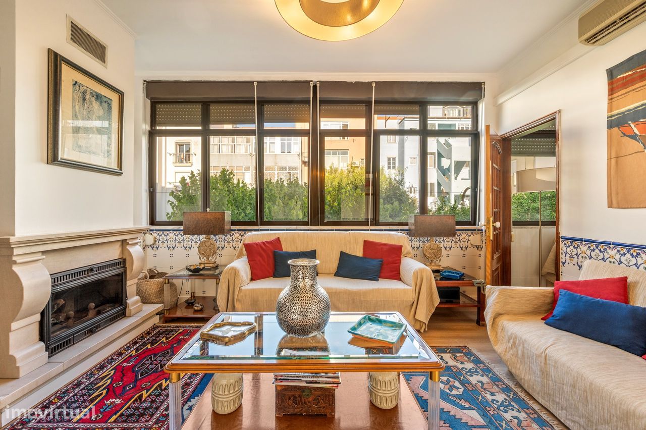 4 bedrooms Apartment in Lisbon, Portugal No. 291105