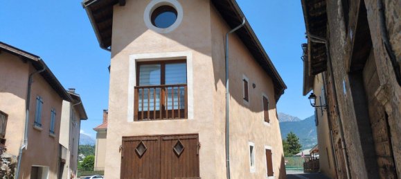 3 bedrooms House in Embrun, France No. 329961 2