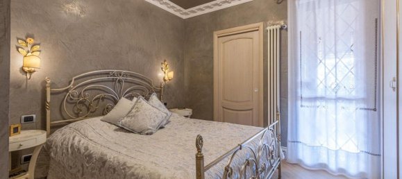 8 rooms Penthouse in Reggio Emilia, Italy No. 17090 12