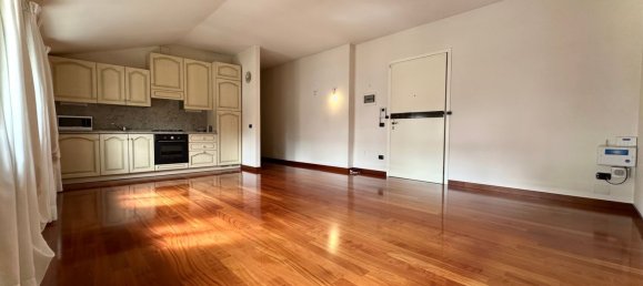 3 bedrooms Apartment in Treviso, Italy No. 337226 3