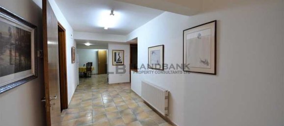 7 bedrooms Commercial property in Oroklini, Cyprus No. 14635 4