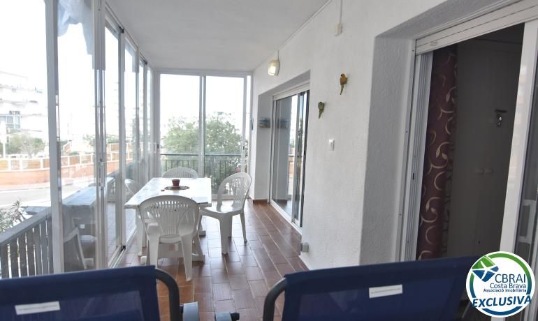 Apartamento de 2 dormitorios en Roses, Spain No. 212434