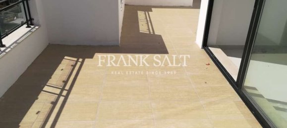 2 bedrooms Penthouse in Saint Paul's Bay, Malta No. 2133 2