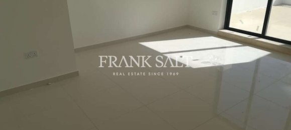 2 bedrooms Penthouse in Saint Paul's Bay, Malta No. 2133 4