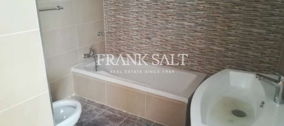 2 bedrooms Penthouse in Saint Paul's Bay, Malta No. 2133 3