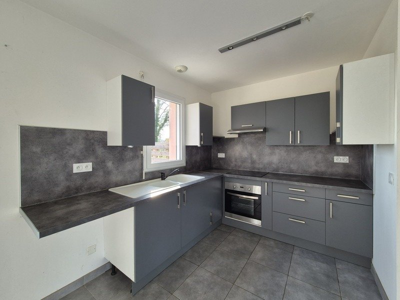 Casa de 4 dormitorios en Ferel, France No. 199300