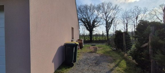 Casa de 4 dormitorios en Ferel, France No. 199300 2