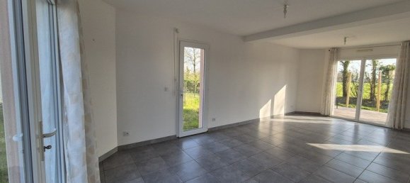 Casa de 4 dormitorios en Ferel, France No. 199300 4