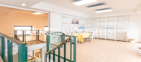 4 rooms Commercial property in Rome, Italy No. 139863 7