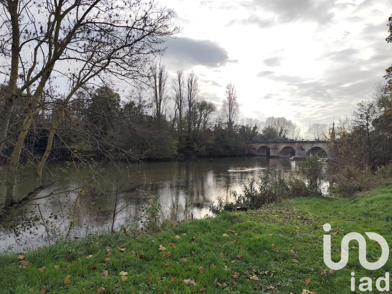 Casa de 4 dormitorios en Saint-Pryve-Saint-Mesmin, France No. 214334
