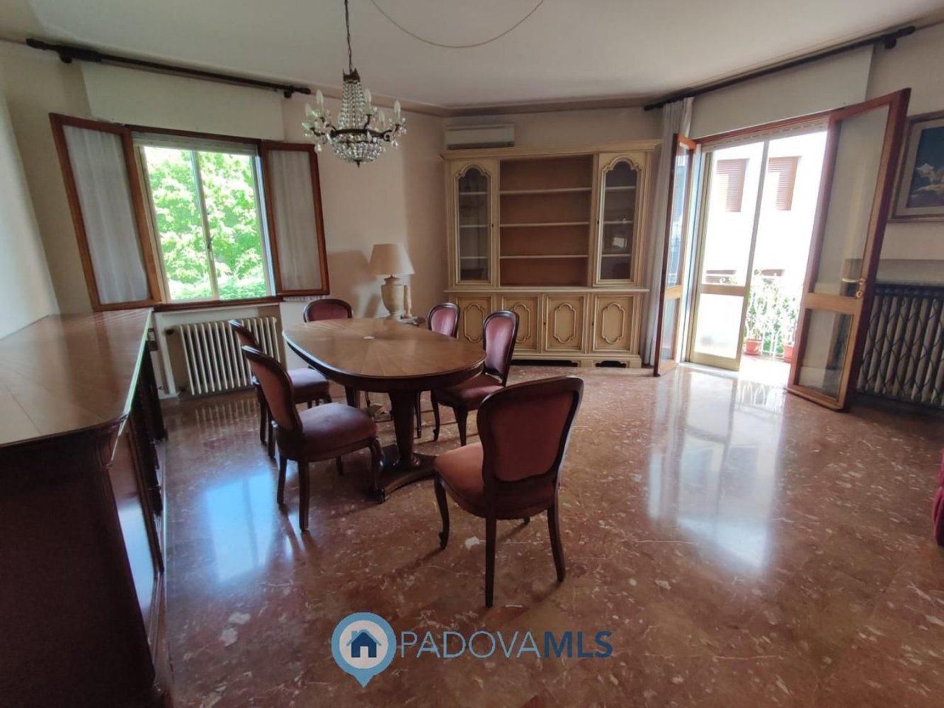 5 bedrooms Apartment in Padua, Italy No. 358416
