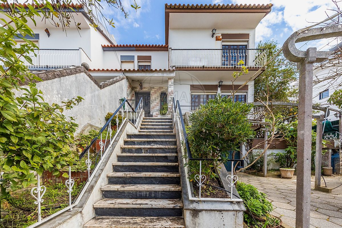 4 غرف نوم منزل في Corroios, Portugal رقم 188554