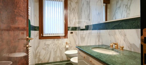 14 rooms Villa in Bassano del Grappa, Italy No. 80026 23