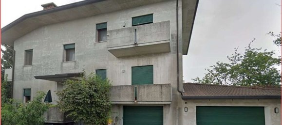 5 rooms Apartment in Romano d'Ezzelino, Italy No. 208527 2