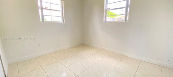 3 Schlafzimmer Villa in Miami, USA, Nr. 615143 13