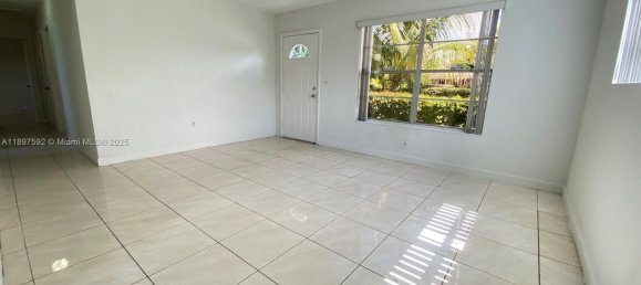 3 Schlafzimmer Villa in Miami, USA, Nr. 615143 7
