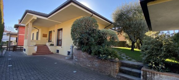 Villa de 4 dormitorios en Castegnato, Italy No. 365604 12