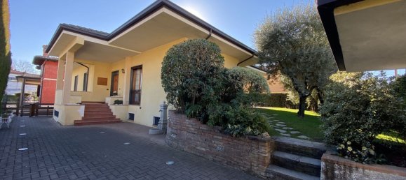 Villa de 4 dormitorios en Castegnato, Italy No. 365604 11