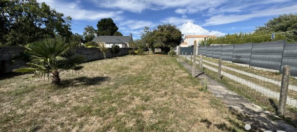 Casa de 3 dormitorios en Coueron, France No. 360579 12