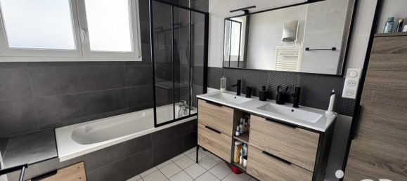 Casa de 3 dormitorios en Coueron, France No. 360579 8