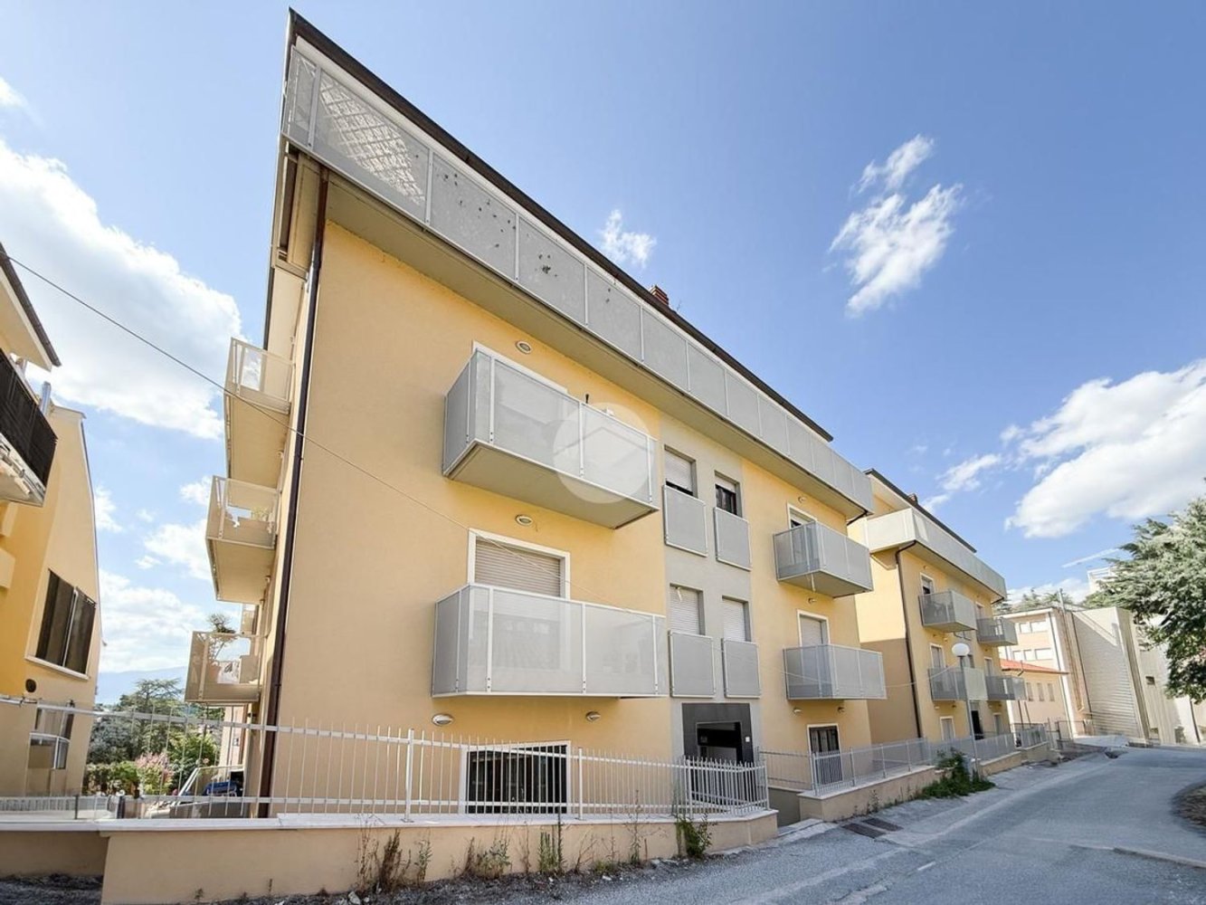 Apartamento de 4 habitaciónes en L'Aquila, Italy No. 288186