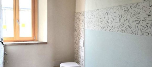 3 bedrooms House in Merone, Italy No. 187216 12