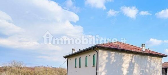 3 bedrooms House in Merone, Italy No. 187216 2
