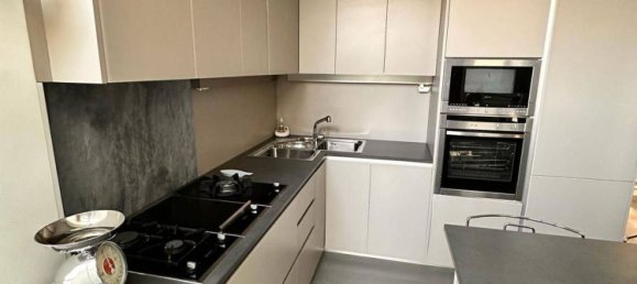 5 rooms Apartment in Viareggio, Italy No. 211030 2