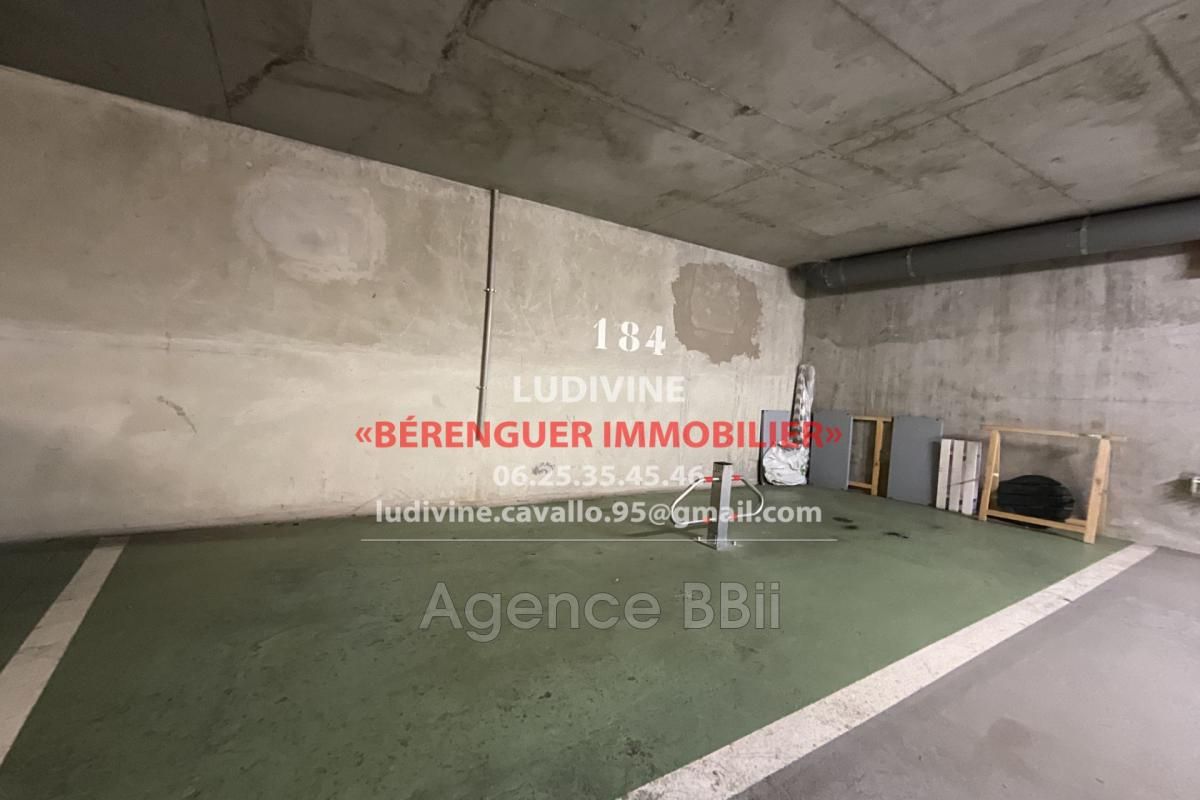 Parkplatz in Franconville, France 12m², Nr. 143897