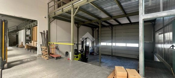 1-salle Entrepôt à Trento, Italy No. 43533 23