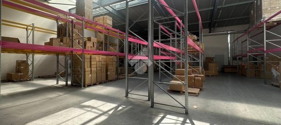 1-salle Entrepôt à Trento, Italy No. 43533 18