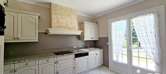 Casa de 4 dormitorios en Le Poinconnet, France No. 277687 7